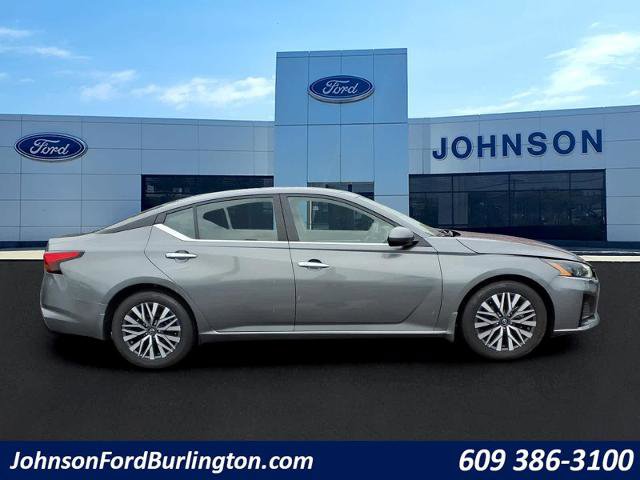 Used 2023 Nissan Altima 2.5 SV FWD image 2