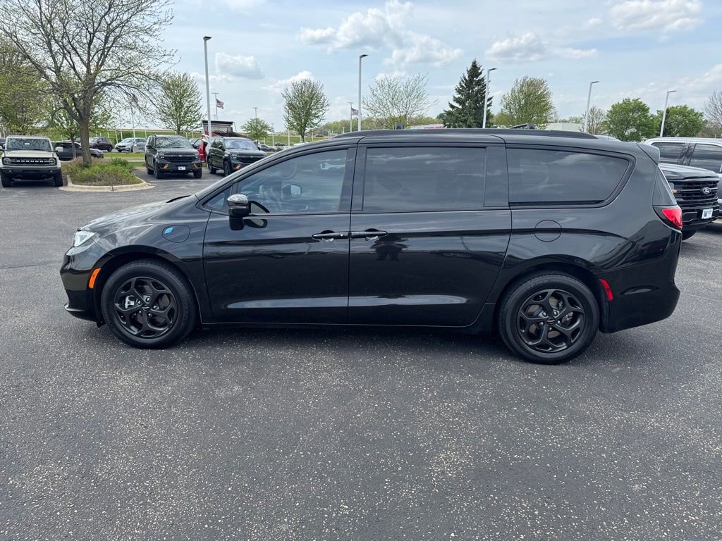Used 2021 Chrysler Pacifica Limited w/ S Appearance Package FWD image 8