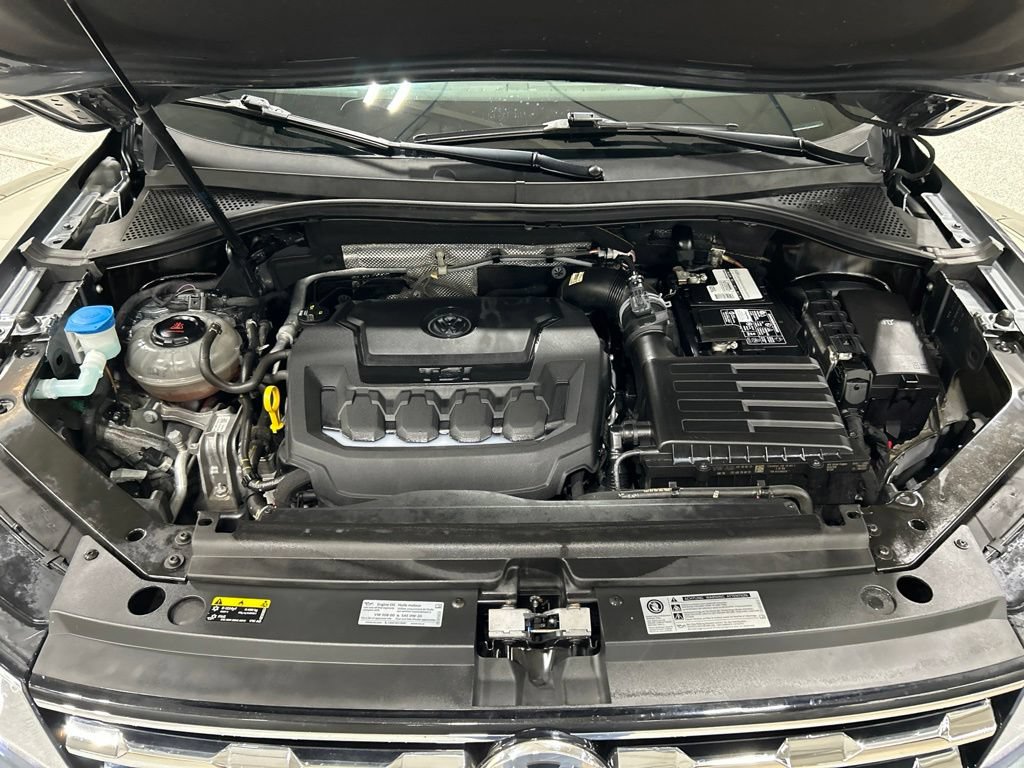 Used 2018 Volkswagen Tiguan SE w/ Panoramic Sunroof Package FWD image 30