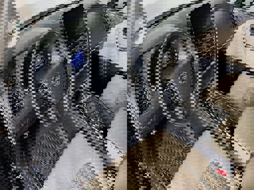 Used 2022 Nissan Armada Platinum image 9