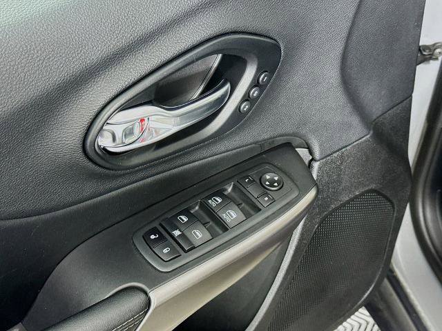 Used 2021 Jeep Cherokee Limited AWD/4WD image 19