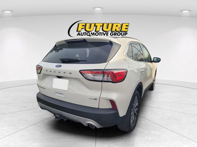 Certified 2020 Ford Escape Titanium w/ Titanium Premium Package 2.0 AWD/4WD image 2