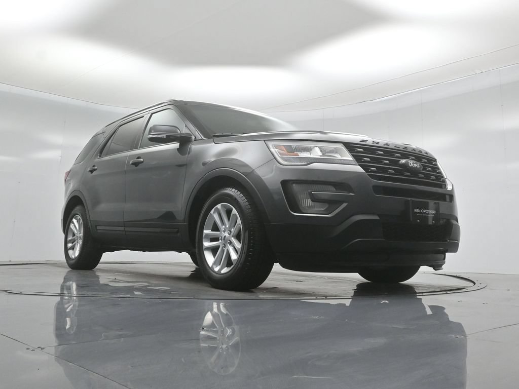 Certified 2017 Ford Explorer XLT w/ Equipment Group 202A FWD image 47