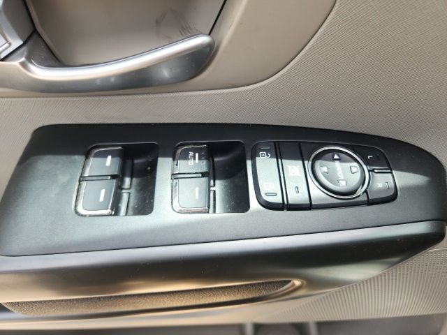 Used 2021 Kia Sedona LX FWD image 25
