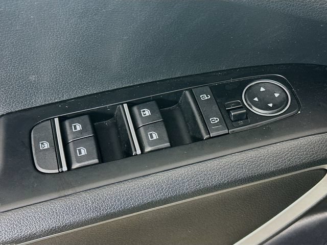 Used 2025 Kia Soul LX w/ LX Technology Package FWD image 23