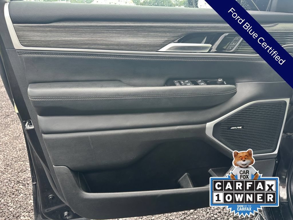 Used 2024 Jeep Wagoneer L Series II w/ Flexible Seating Group RWD image 37