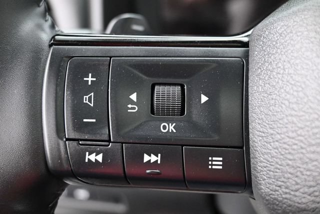 Used 2025 Nissan Rogue Platinum w/ Platinum Premium Package FWD image 18