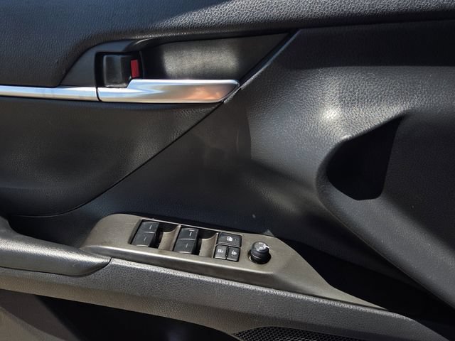 Used 2022 Toyota Camry SE FWD image 16