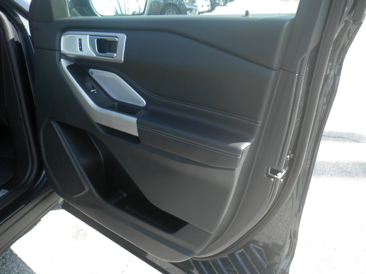 Certified 2024 Ford Explorer Limited w/ Limited Technology Package AWD/4WD image 24