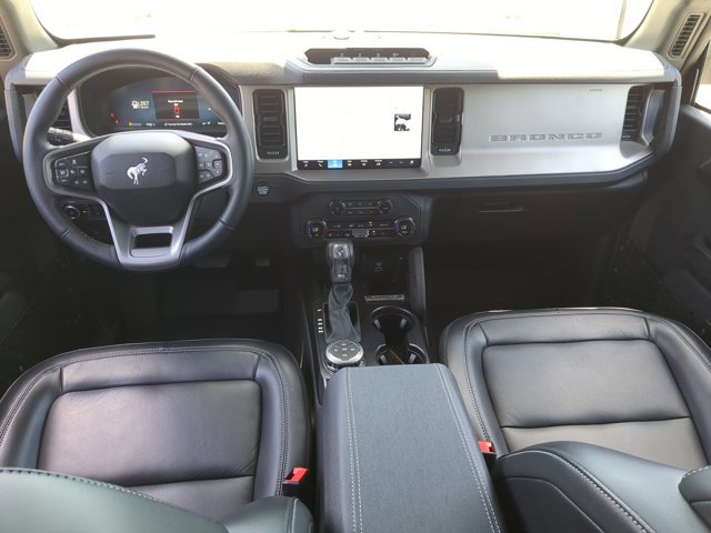 Certified 2025 Ford Bronco Outer Banks w/ Sasquatch Package AWD/4WD image 32