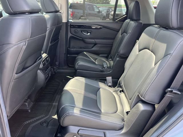 Used 2025 Honda Pilot Touring image 14