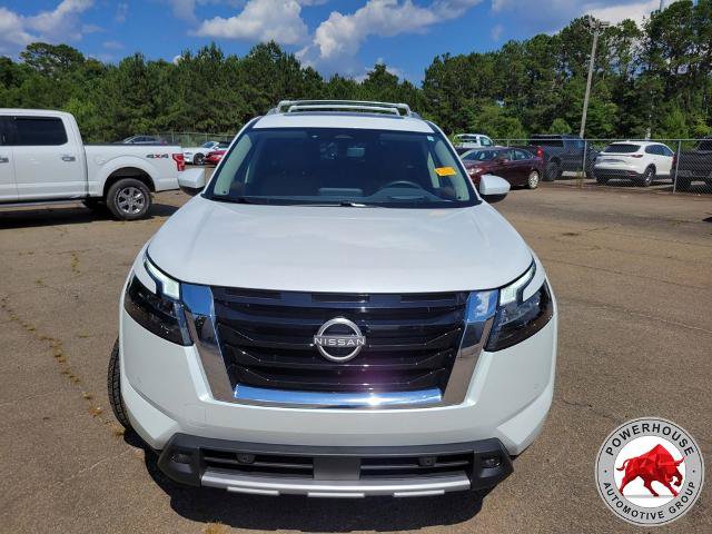 Used 2025 Nissan Pathfinder Platinum w/ Lighting Package (N92) FWD image 10