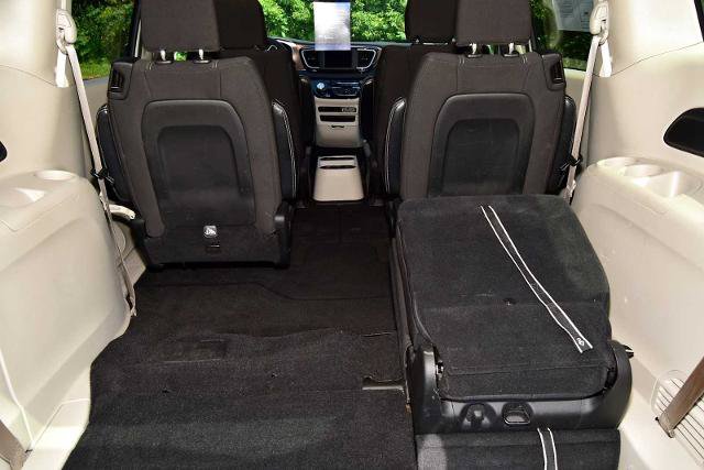 Used 2022 Chrysler Voyager LX FWD image 10