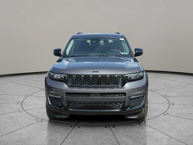 Used 2022 Jeep Grand Cherokee L Limited w/ Black Appearance Package AWD/4WD image 15