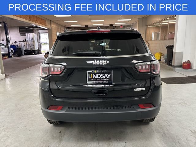 Used 2022 Jeep Compass Latitude FWD image 2