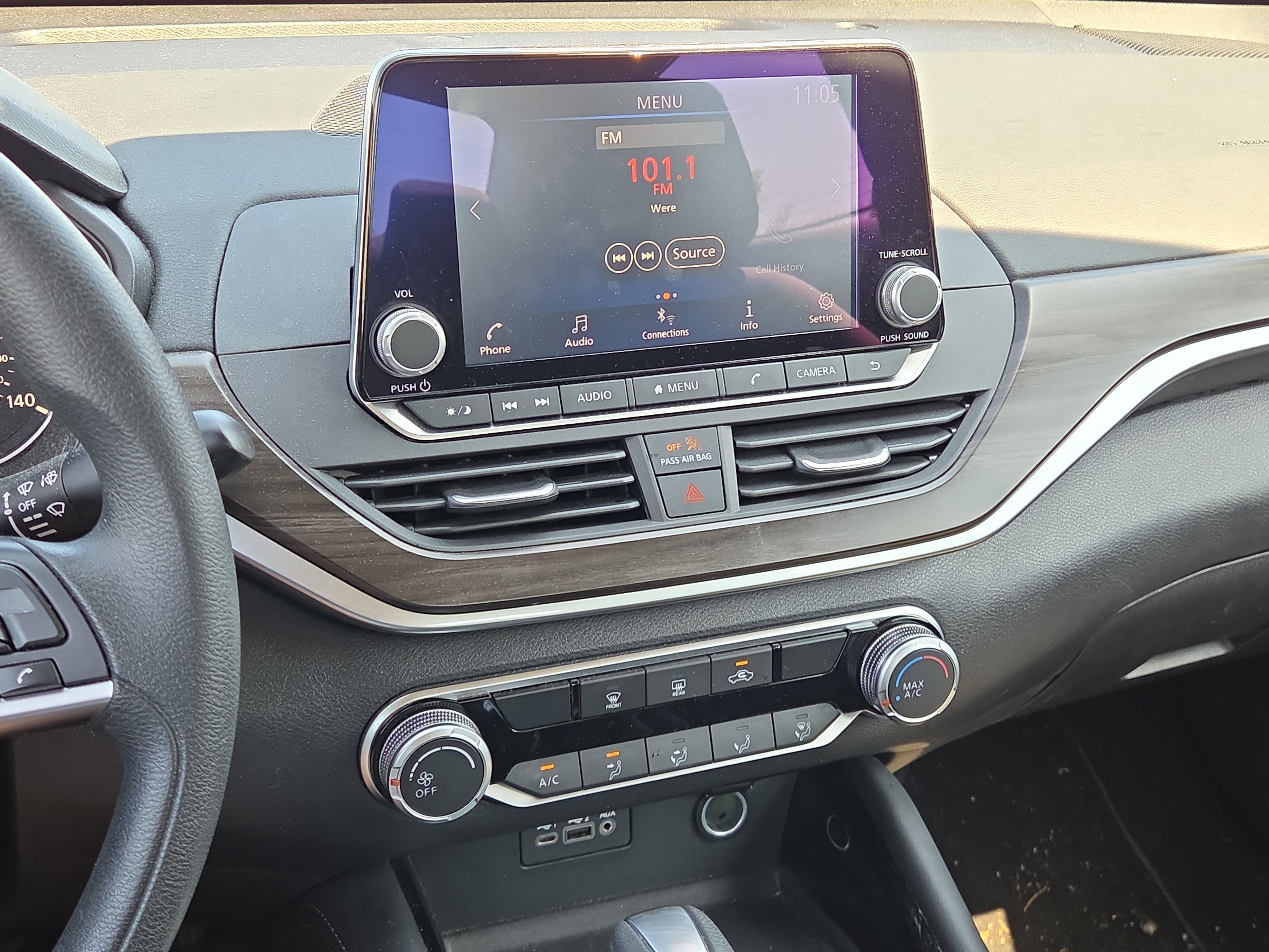 Used 2023 Nissan Altima 2.5 SV FWD image 24