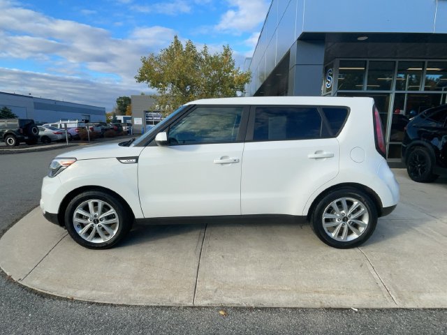 Used 2017 Kia Soul + FWD image 4