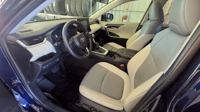 Used 2020 Toyota RAV4 XLE Premium AWD/4WD image 10