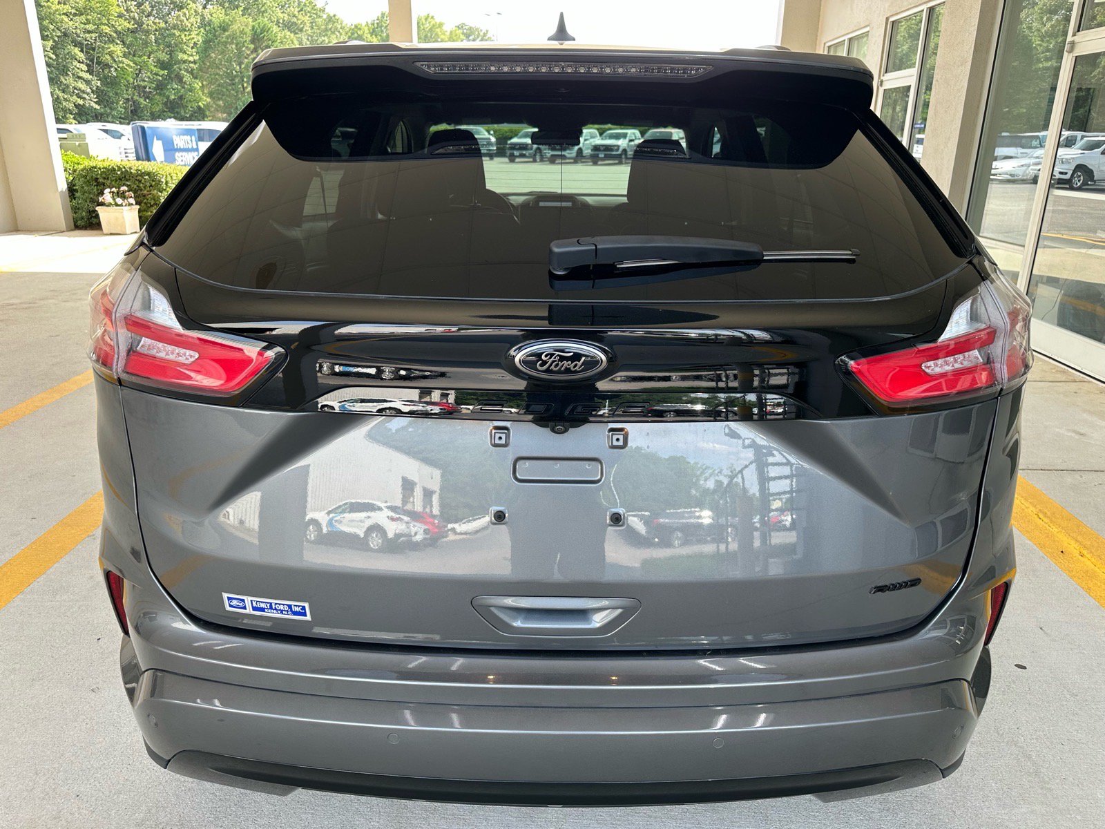 Certified 2024 Ford Edge SE w/ Black Appearance Package AWD/4WD image 11