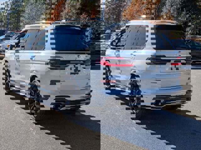 Used 2025 BMW X7 xDrive40i w/ M Sport Package image 3