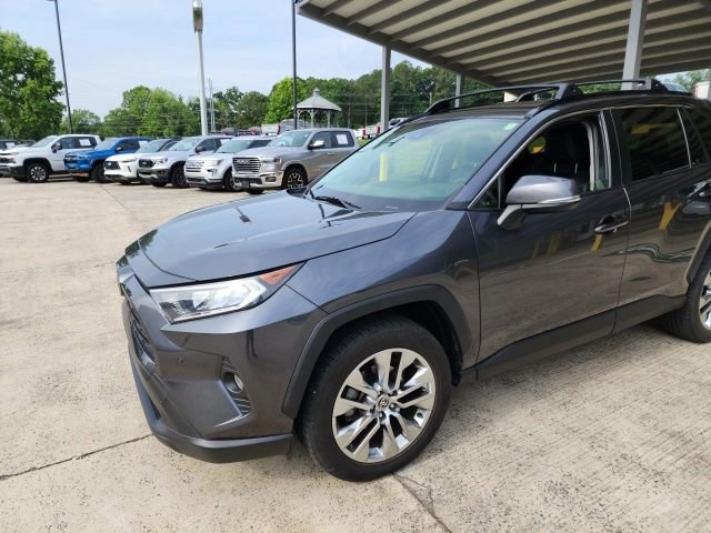 Used 2021 Toyota RAV4 XLE Premium AWD/4WD image 4