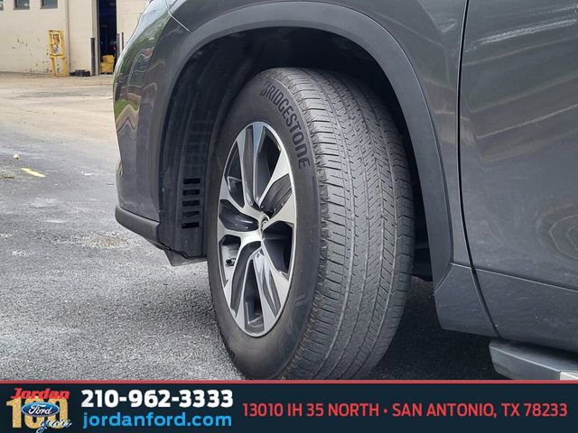 Used 2023 Toyota Highlander XLE FWD image 34