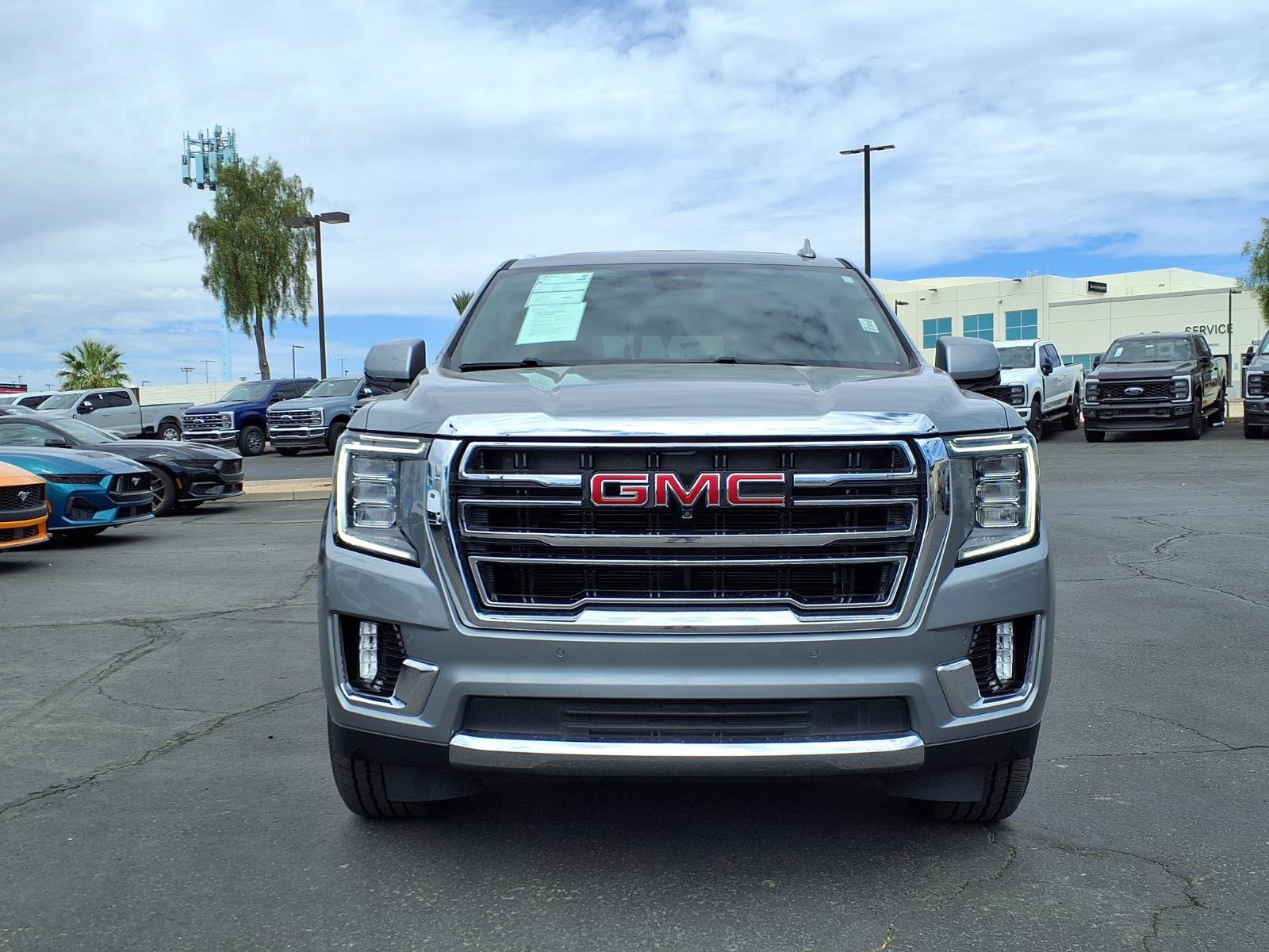 Used 2023 GMC Yukon SLT w/ SLT Premium Package AWD/4WD image 2