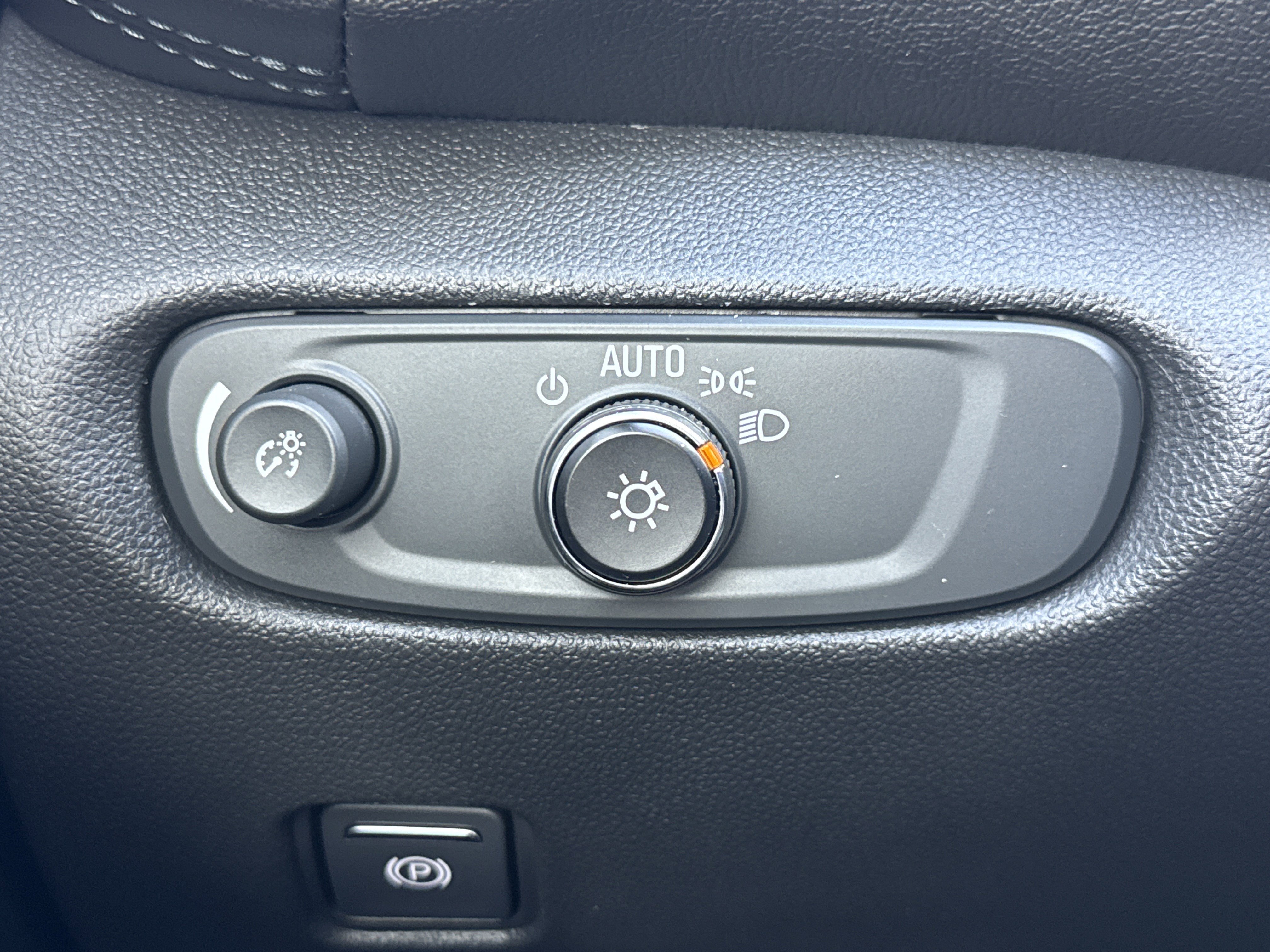 Used 2020 Chevrolet Blazer LT image 24