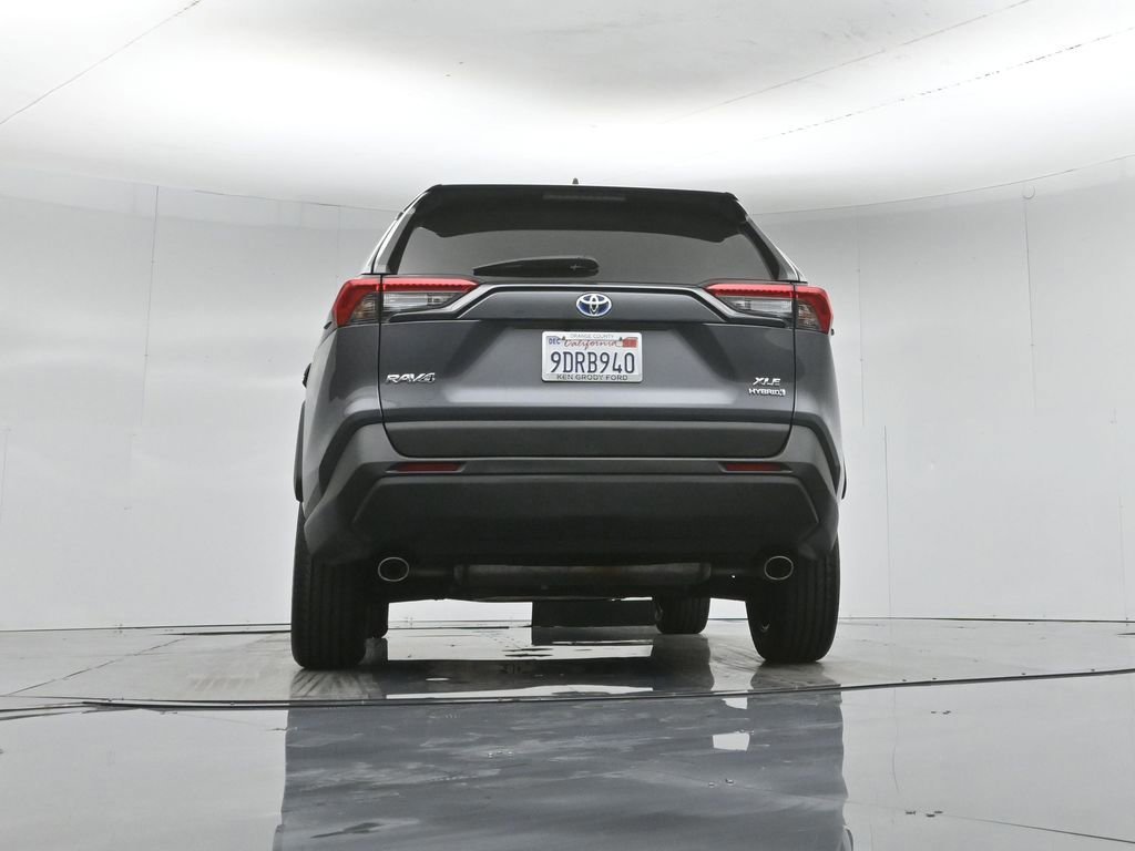 Used 2022 Toyota RAV4 XLE Premium image 16