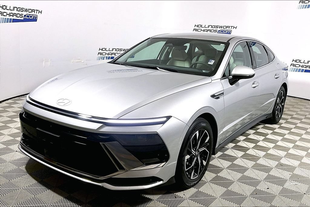 Used 2025 Hyundai Sonata SEL FWD image 1