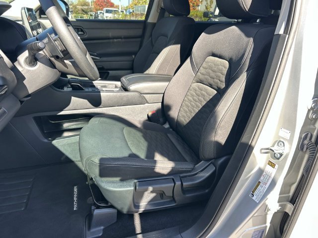 Used 2025 Nissan Pathfinder S FWD image 32