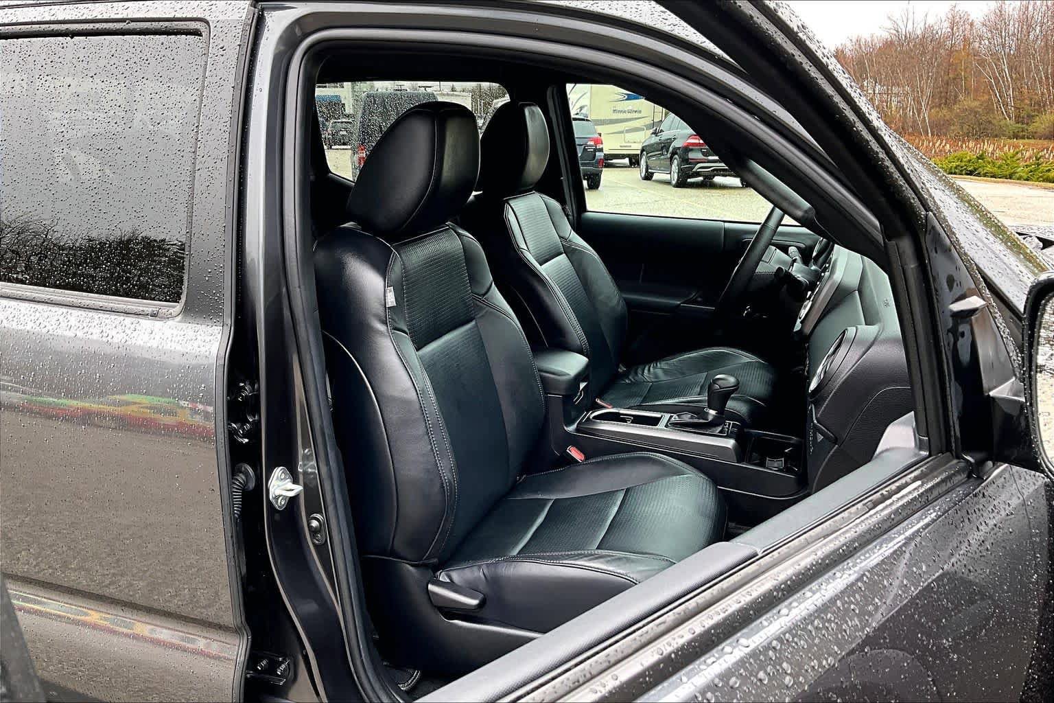 Used 2023 Toyota Tacoma TRD Off-Road w/ TRD Premium Off Road Package AWD/4WD image 8