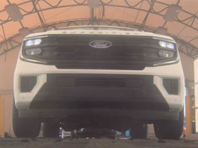Certified 2025 Ford Expedition Active AWD/4WD image 17