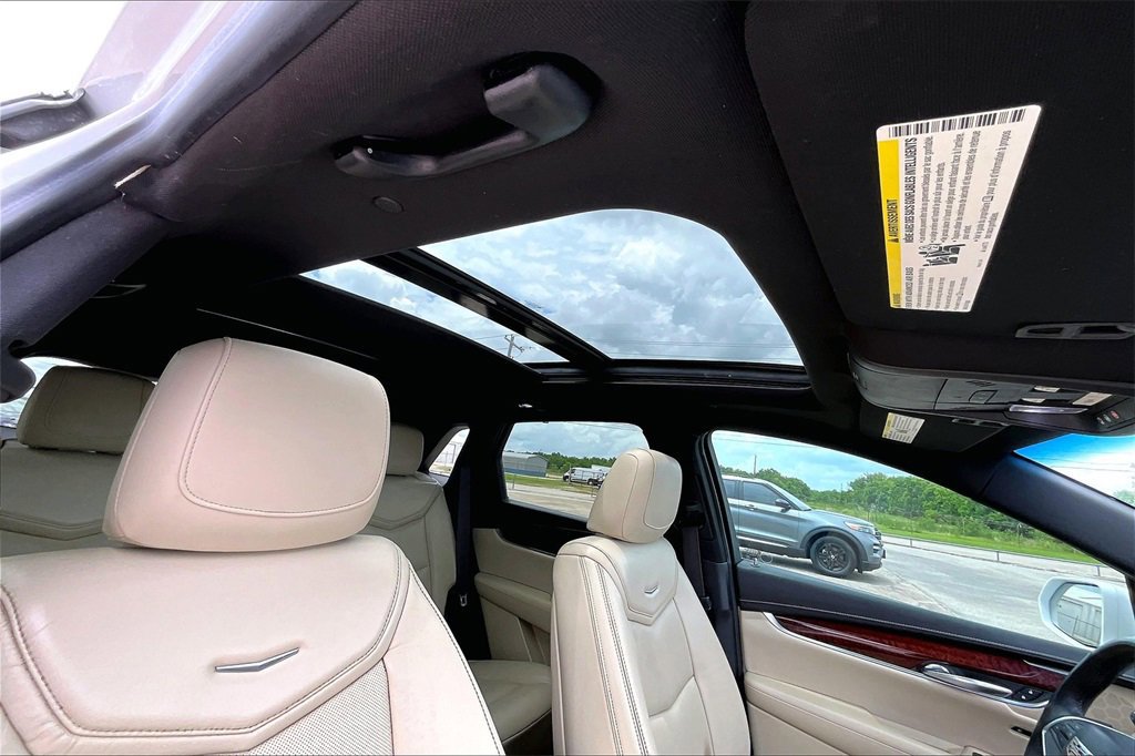 Used 2017 Cadillac XT5 Luxury w/ Driver Awareness Package image 28