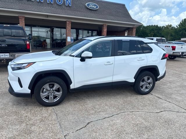 Used 2025 Toyota RAV4 XLE FWD image 1