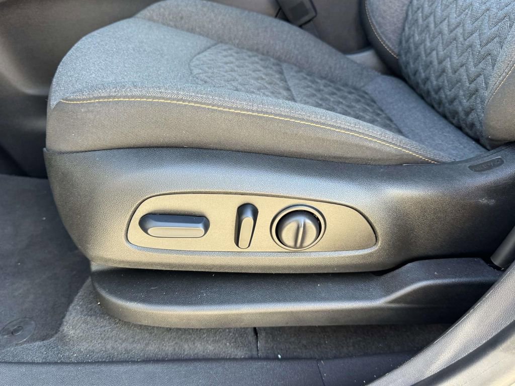 Used 2024 Chevrolet Equinox LT FWD image 19