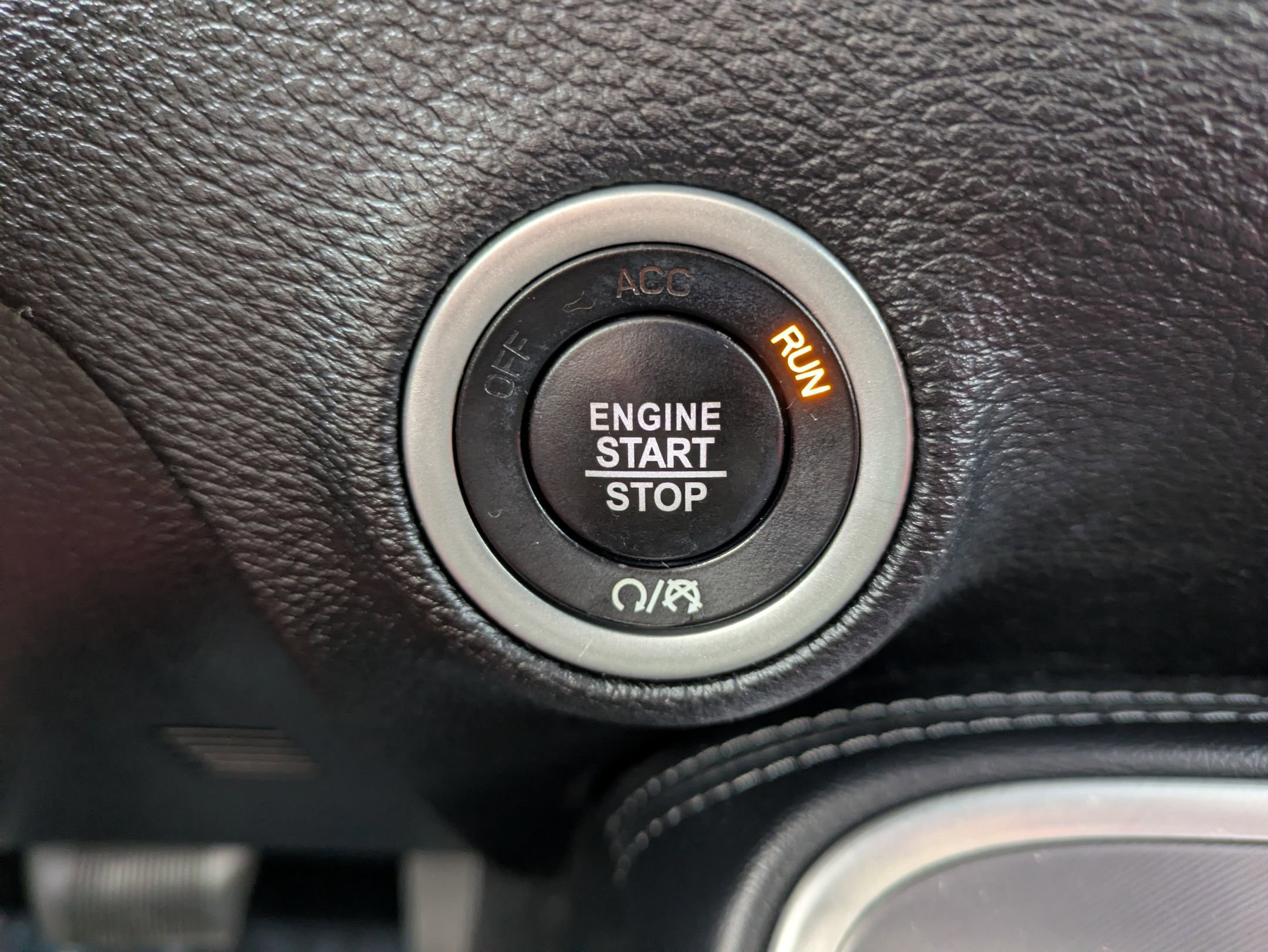 Used 2022 Dodge Challenger SXT w/ Driver Convenience Group image 24