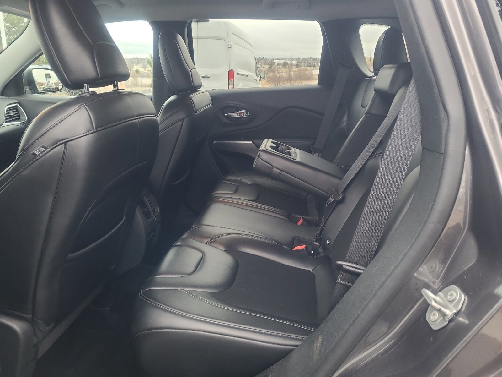 Used 2019 Jeep Cherokee Latitude Plus image 17