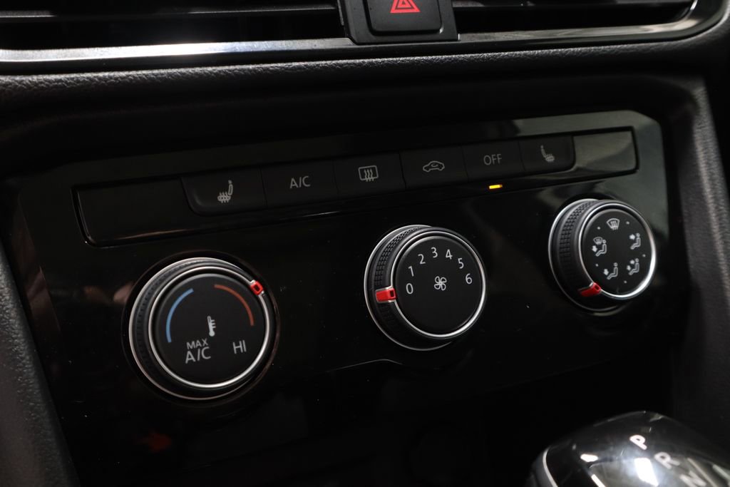 Used 2023 Volkswagen Taos SE w/ Panoramic Sunroof Package AWD/4WD image 33