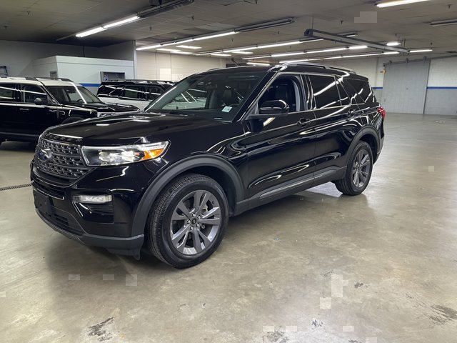 Certified 2022 Ford Explorer XLT w/ Equipment Group 202A AWD/4WD image 3