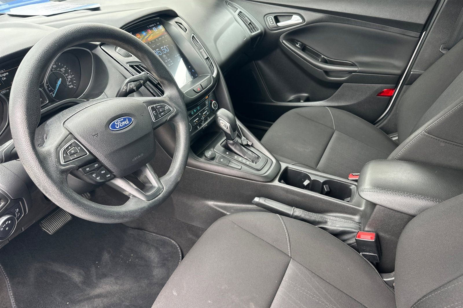 Certified 2018 Ford Focus SE FWD image 9