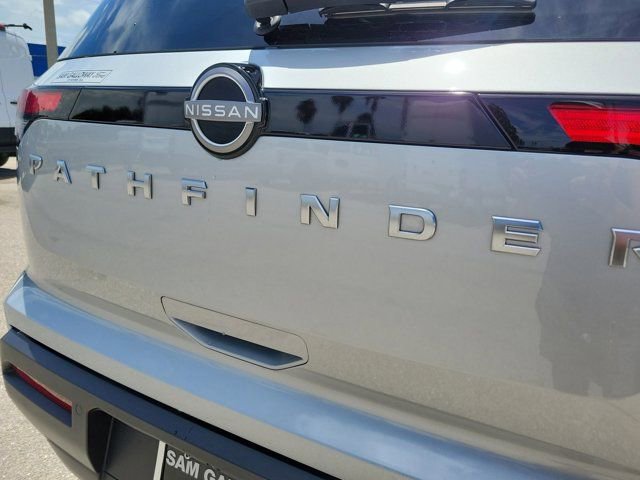 Used 2025 Nissan Pathfinder S FWD image 7