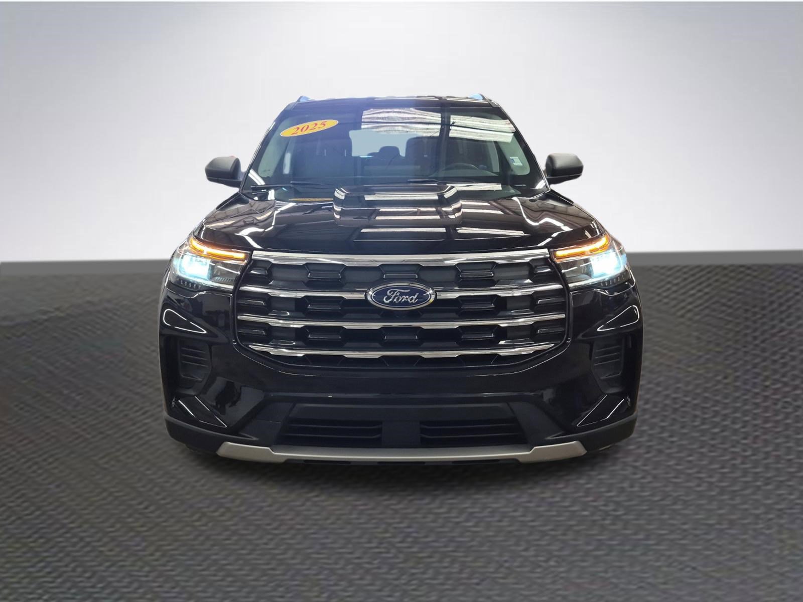 Certified 2025 Ford Explorer Active image 3
