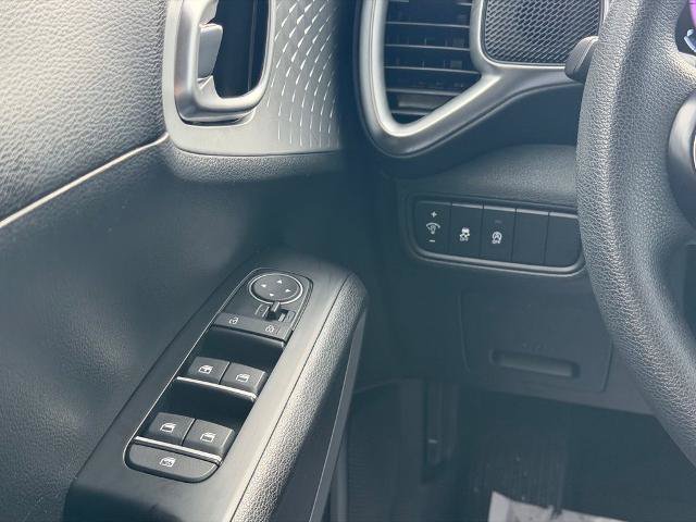 Used 2025 Kia Soul LX w/ LX Technology Package FWD image 19