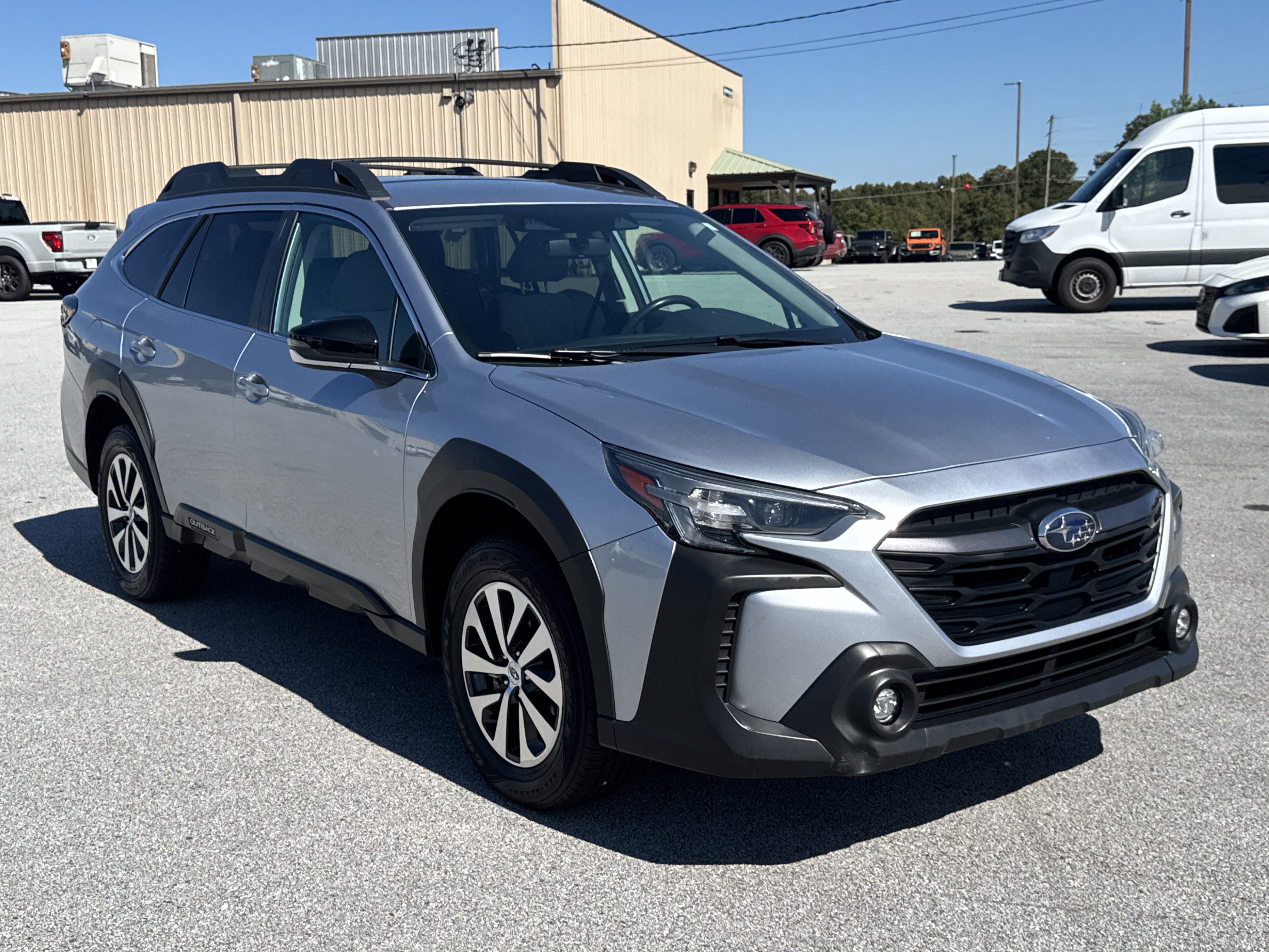 Used 2023 Subaru Outback Premium AWD/4WD image 4