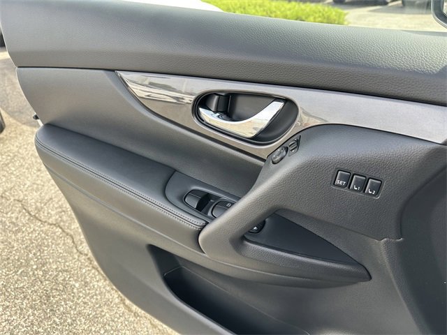 Used 2019 Nissan Rogue SV w/ Premium Package image 31