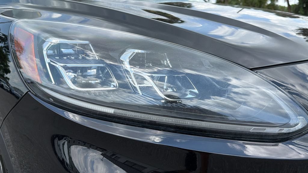 Certified 2022 Ford Escape Titanium FWD image 9