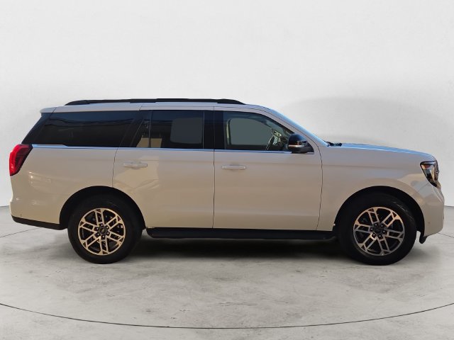 Certified 2025 Ford Expedition Active AWD/4WD image 4