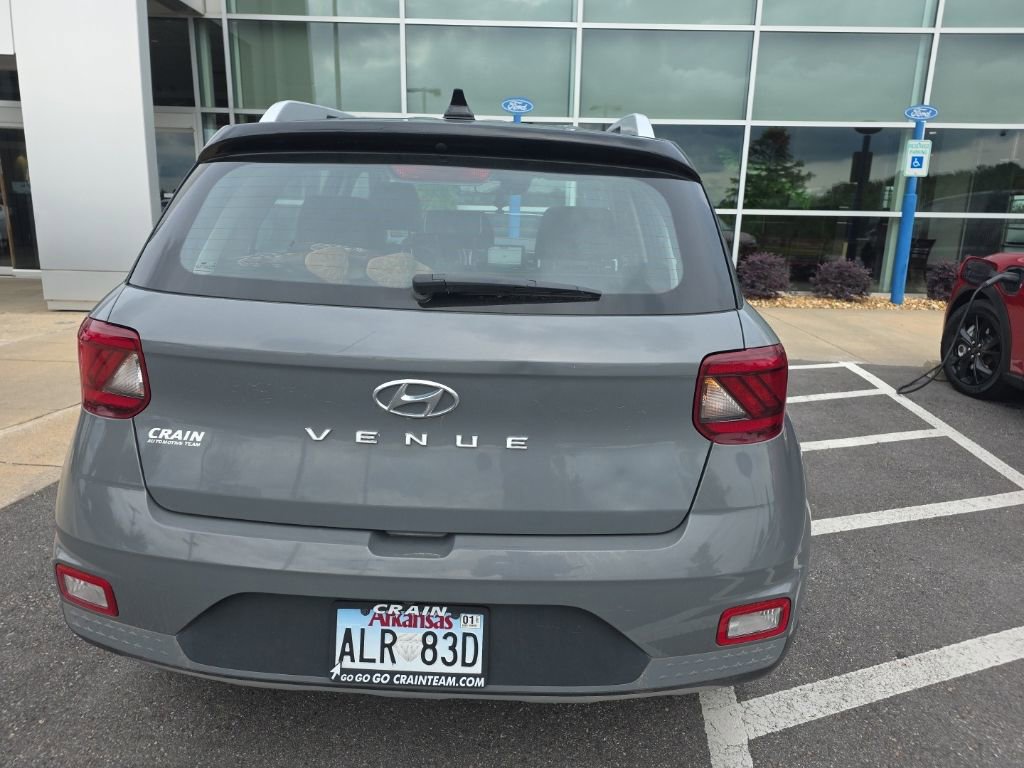 Used 2022 Hyundai Venue Limited w/ Cargo Package FWD image 6