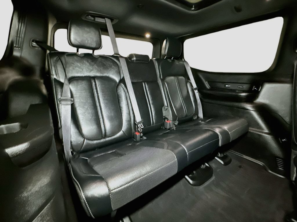 Used 2022 Jeep Wagoneer Series III w/ Premium Group I AWD/4WD image 39